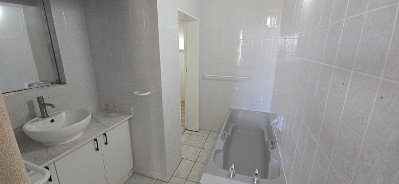 To Let 3 Bedroom Property for Rent in Strand Western Cape